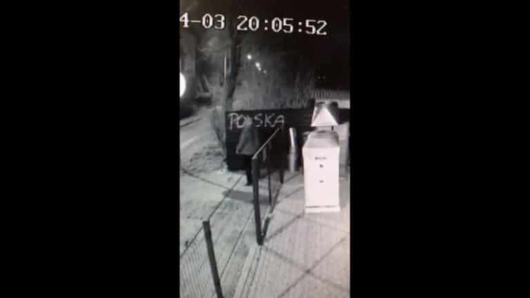 Poszukujemy „patrioty” który dopuścił się zdarzenia na ul. Oficerskiej