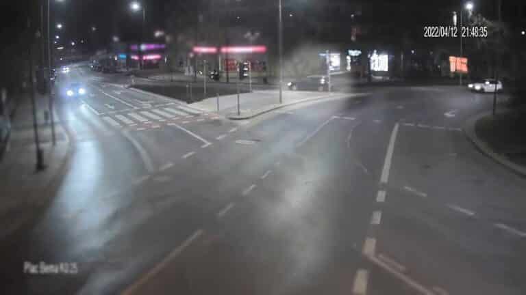 Jechał z Ronda Bema w stronę dworca. Za to co zrobił grożą mu nawet 2 lat więzienia