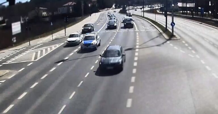 Dzielnicowi pomogli dotrzeć do szpitala rodzącej kobiecie przez zatłoczone ulice Olsztyna