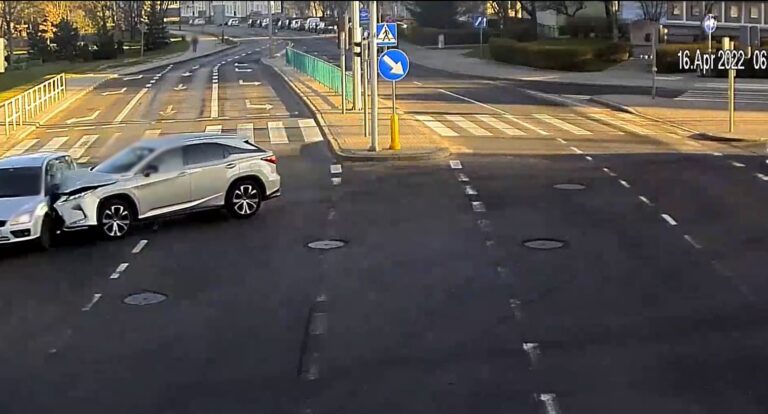 Potrącenie na Zatorzu. Kierowca wysłał 66-latkę na święta do szpitala