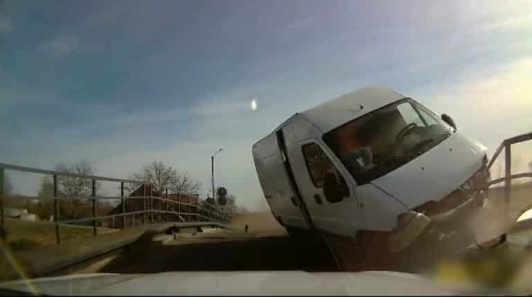 65-letni pijak zderzył się z barierą ochronną. Dostał mandat 5 tys. zł za spowodowanie kolizji