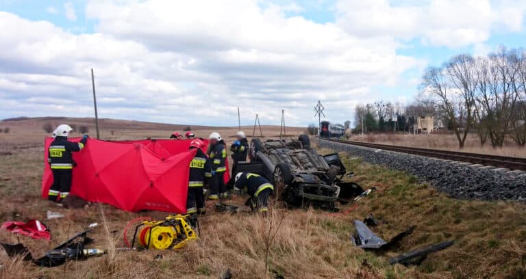 Jedna osoba zginęła w wypadku na przejeździe kolejowym