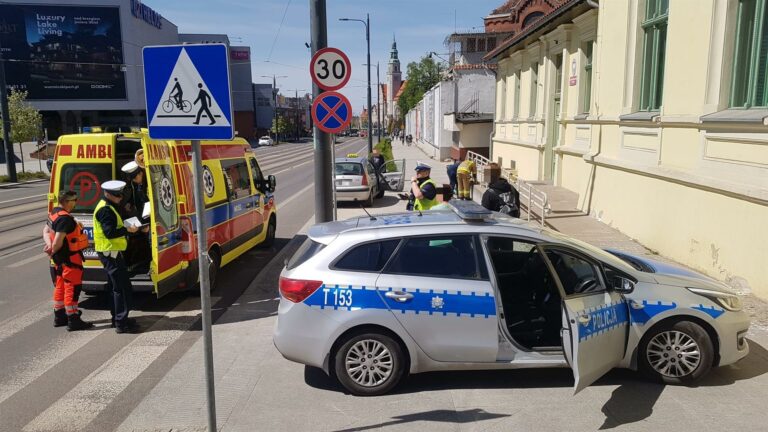 17-latkowie na hulajnodze elektrycznej potrąceni przez przewoźnika Bolt pod CH Aura