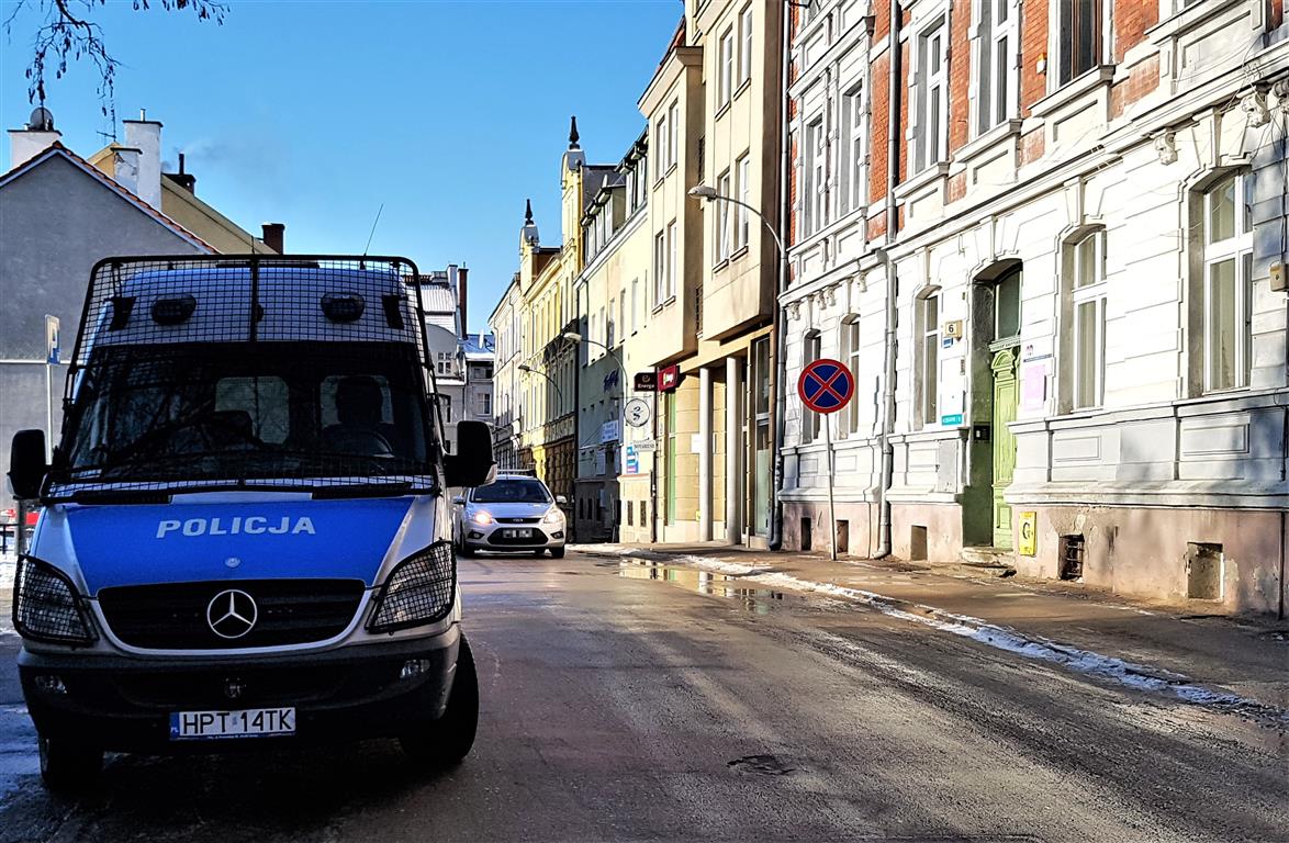 Pod samym ratuszem. Policjanci zabrali matce 3-miesięczną córkę alkohol Olsztyn, Wiadomości