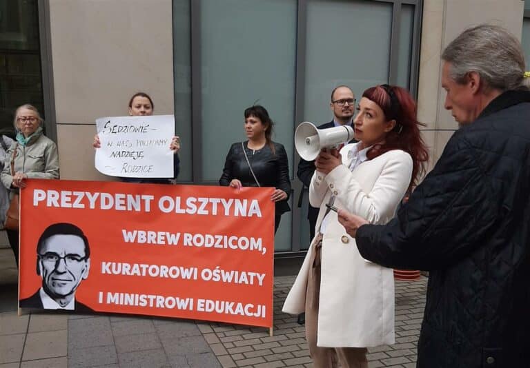 Protest w Warszawie poszkodowanych przez decyzje Piotra Grzymowicza