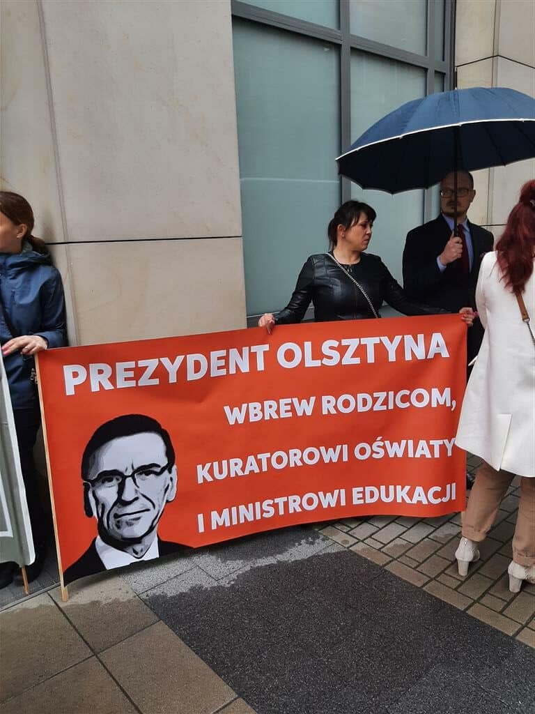 Protest w Warszawie poszkodowanych przez decyzje Piotra Grzymowicza