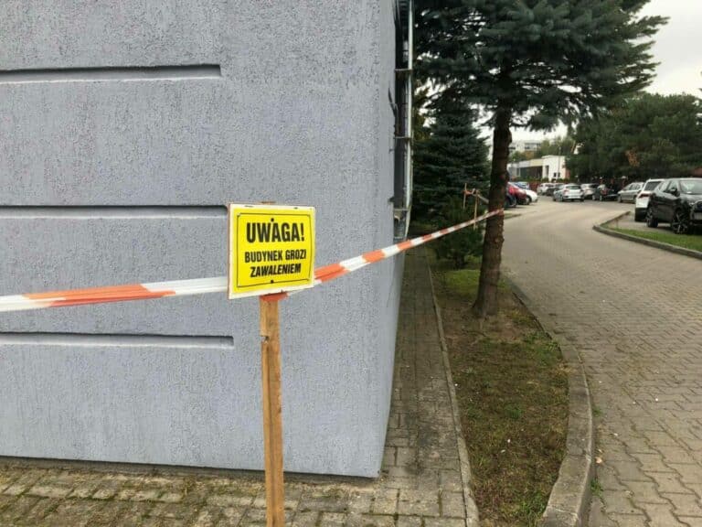 Policjanci mają kłopot. Budynek komendy zagraża zdrowiu i życiu przebywających tam osób