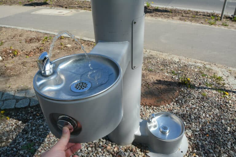 Po dwuletniej przerwie w Olsztynie uruchomiono zdroje z wodą pitną