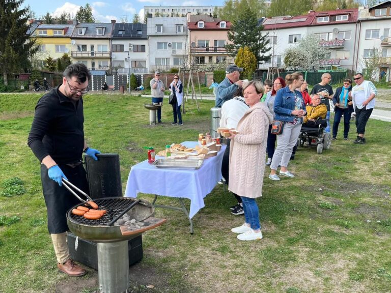 Piknikowa atmosfera na oficjalnym uruchomieniu fontanny w Parku Nagórki-Jaroty