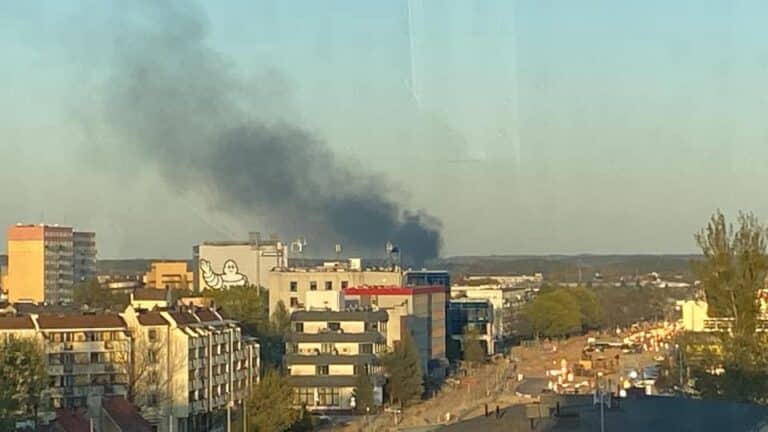 Zn&oacute;w czarna chmury na niebie wzbudziła niepok&oacute;j wśr&oacute;d mieszkańc&oacute;w Olsztyna