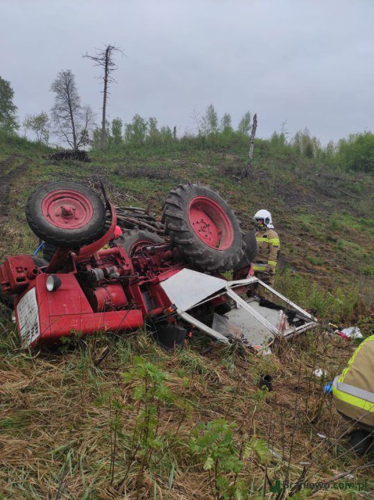70-letni traktorzysta przygnieciony w lesie. Zjeżdżał ze stromego zbocza
