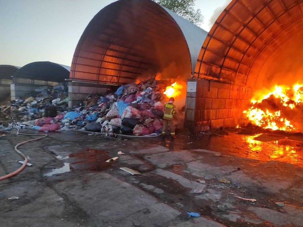 Pożar w sortowni odpadów