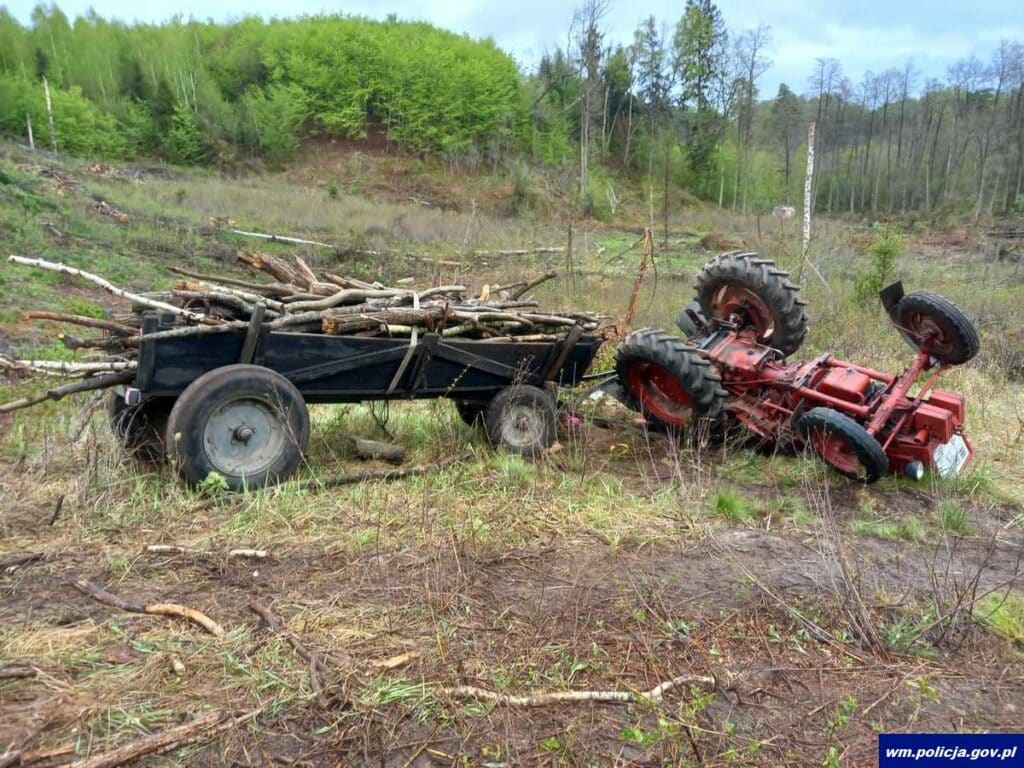 70-letni traktorzysta przygnieciony w lesie. Zjeżdżał ze stromego zbocza