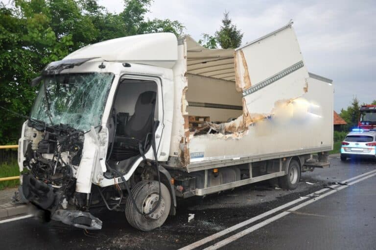 Groźne zdarzenie. Kierowcę zabrano do szpitala