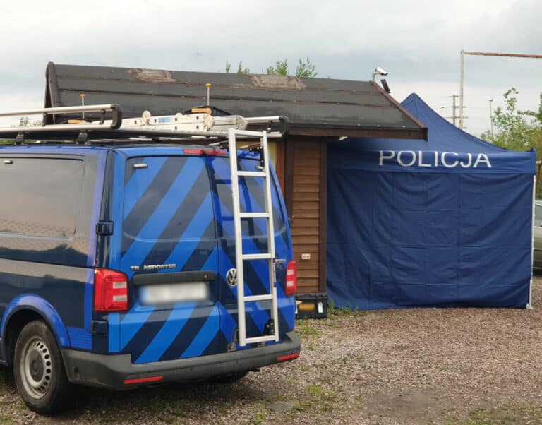 Po jednym strzale w głowę. Mogło dojść do zab&oacute;jstwa połączonego z samob&oacute;jstwem?