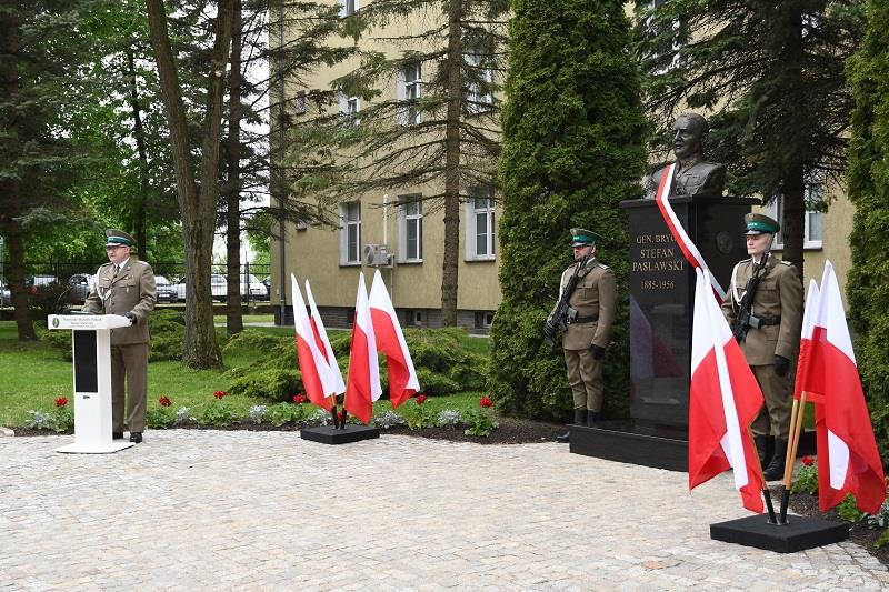 Uroczyste odsłonięcie popiersia upamiętniającego Patrona Warmińsko-Mazurskiego Oddziału Straży Granicznej