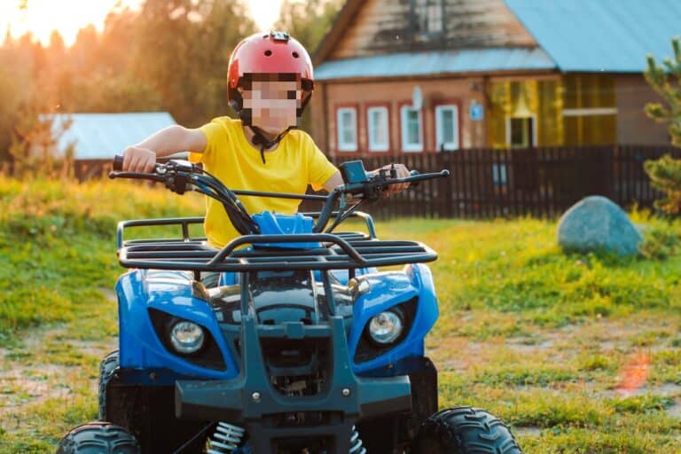 Quadami jeździ coraz więcej osób. Wśród kierujących są dzieci