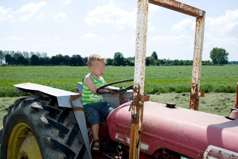 Czterolatek za kierownicą ciągnika zatrzymanego przez policję