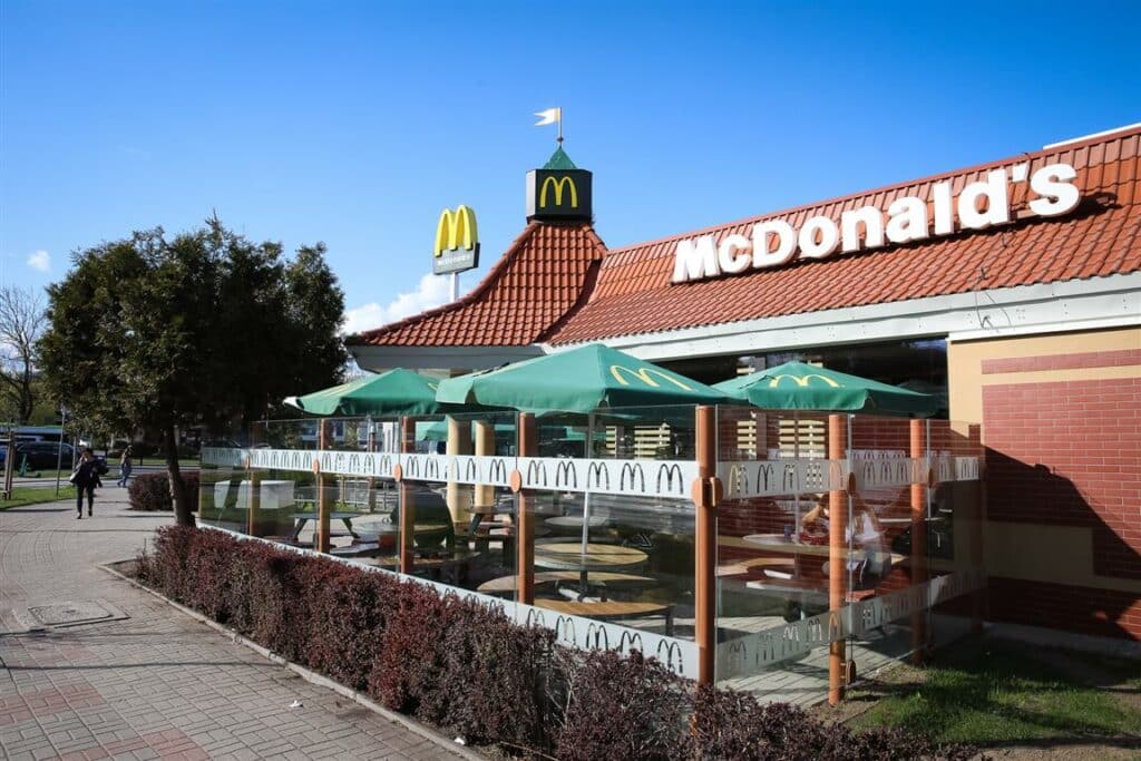 McDonald’s przy palcu Roosevelta w Olsztynie już po remoncie. Zmienił się na gorsze?