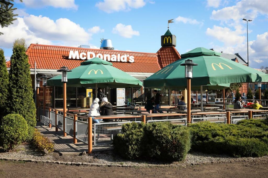 McDonald’s przy palcu Roosevelta w Olsztynie już po remoncie. Zmienił się na gorsze?