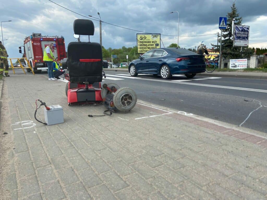 Potraciła go ciężarówka. Poruszający się na wózku inwalidzkim został ranny