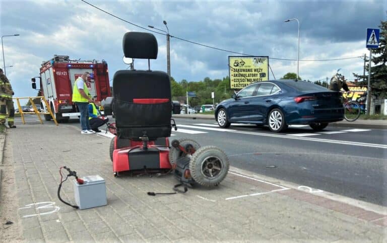 Potraciła go ciężarówka. Poruszający się na wózku inwalidzkim został ranny