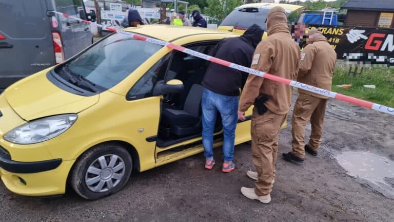Wiadomo kto zginął w autokomisie. &bdquo;Kajtek&rdquo; i &bdquo;Paragon&rdquo; siedzieli martwi w fotelach