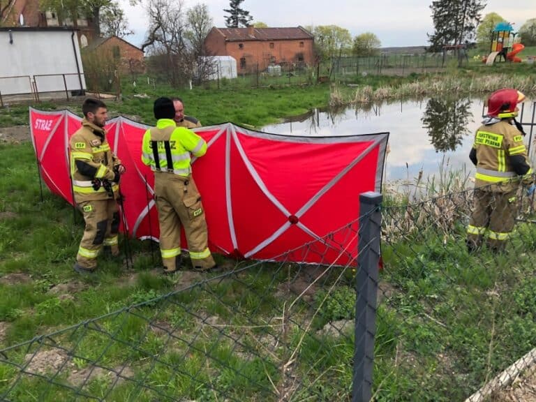 Tragedia. Znaleziono zwłoki mężczyzny w stawie