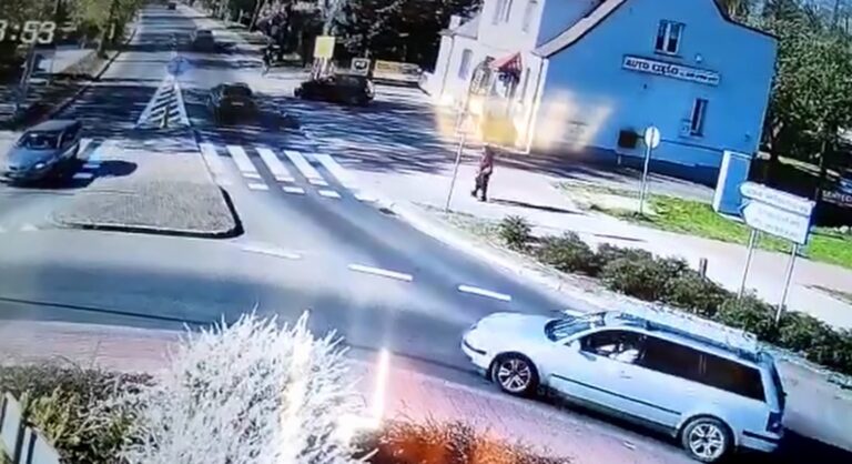 Wyjeżdżając z parkingu pod sklepem potrącił 83-latka na rowerze