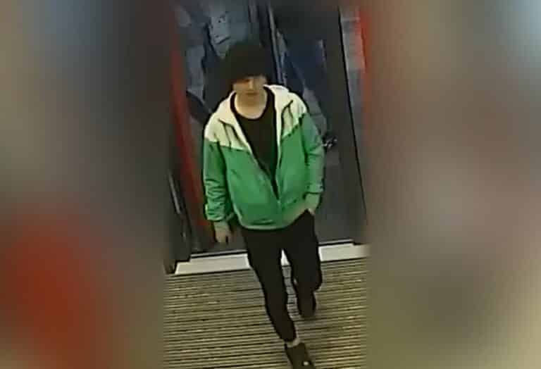 W rurkach i bez skarpetek wszedł do sklepu. Teraz jest poszukiwany przez policję