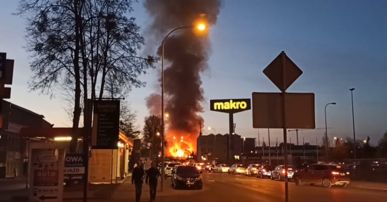 Nowe informacje. Strażacy walczyli 9 godzin z dużym pożarem w Olsztynie