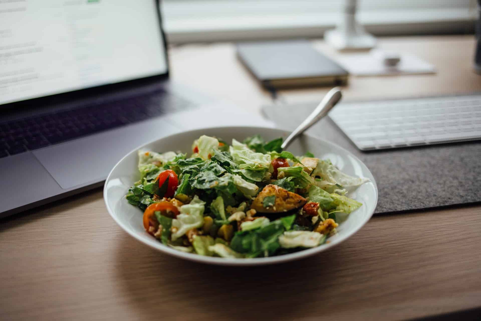Jak zdrowo jeść w pracy? Kilka sprawdzonych sposobów Wiadomości, zShowcase