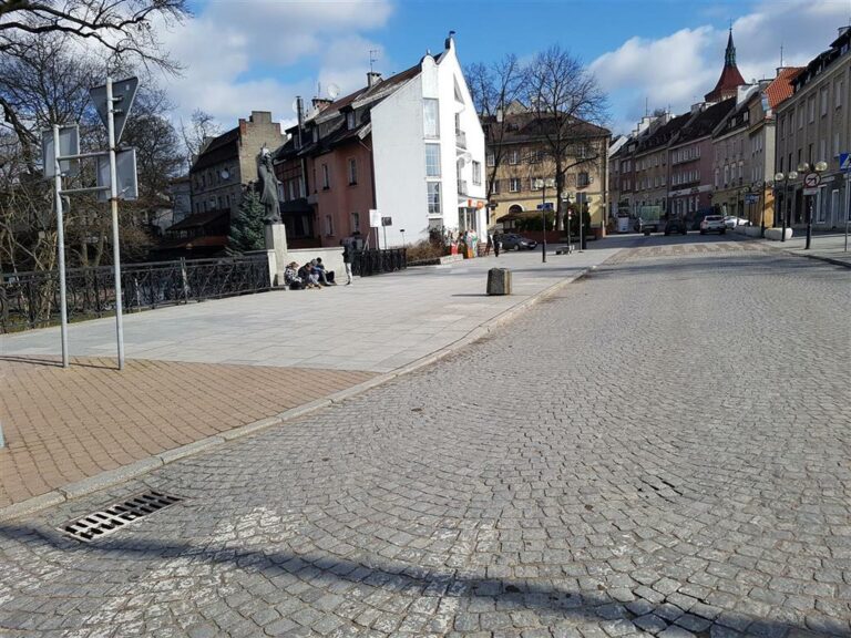 Deweloper &bdquo;wciśnie&rdquo; bloki przy samym moście św. Jana na Starym Mieście?