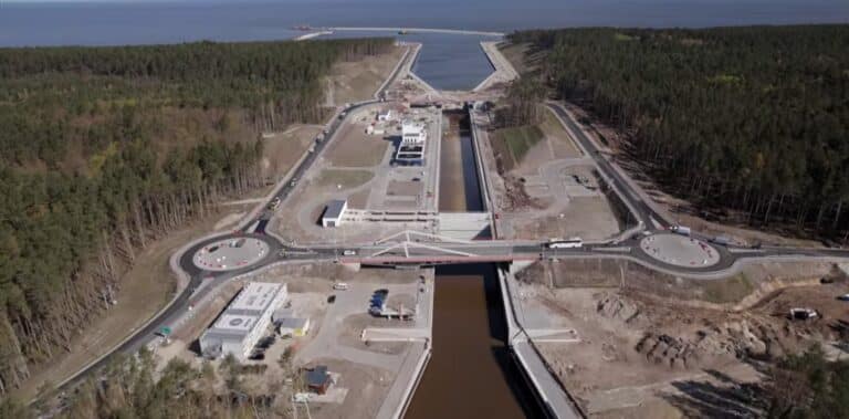 Pomyślnie wypadły pr&oacute;by wr&oacute;t śluzy w kanale żeglugowym przez Mierzeję Wiślaną