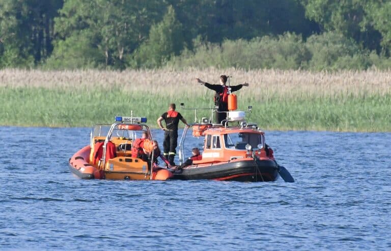 Śmierć 8-latki po wywrotce motorówki. Sternik bez uprawnień, uczestnicy rejsu bez kapoków