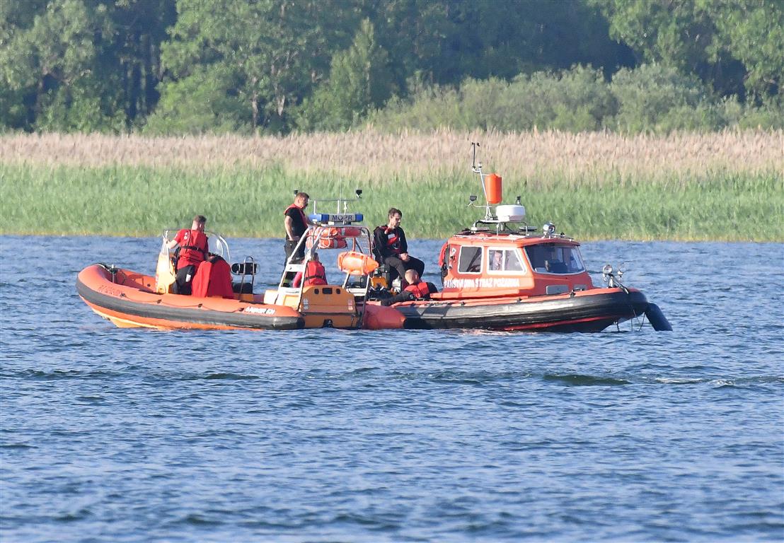 Nurkowie wydobyli z zatopionej motorówki ciało 8-letniej dziewczynki utonięcie Olsztyn, Wiadomości