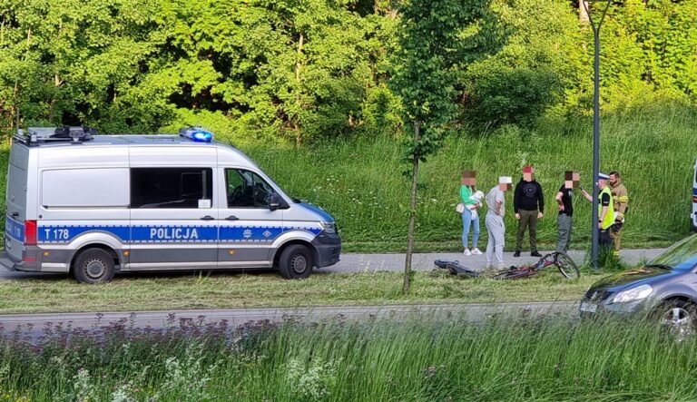 28-latka na al. Sikorskiego hulajnogą omijała studzienkę kanalizacyjną. Trafiła do szpitala