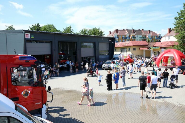 Rodzinna atmosfera na pikniku w Gutkowie