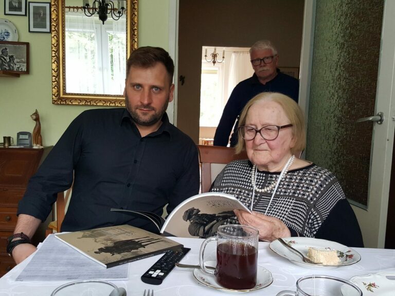 Po ponad 70 latach miłosne listy ppor. Chmielowskiego &bdquo;Rekina&rdquo; trafiły do adresatki