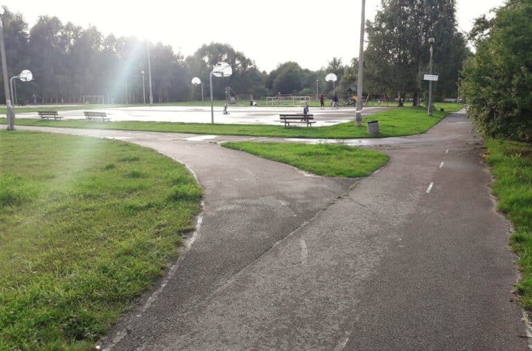 Plac rekreacyjny na Osiedlu Generał&oacute;w zastąpi nowa droga?