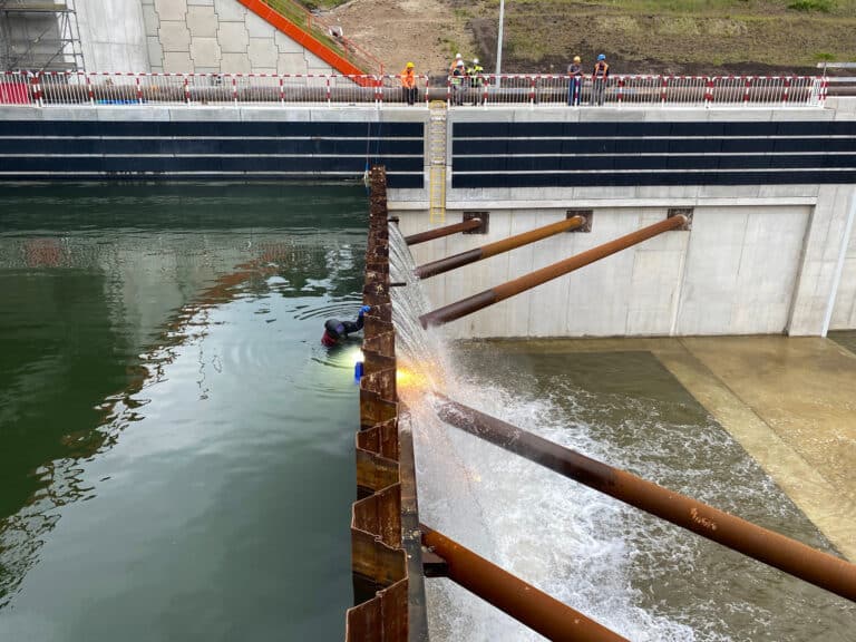 Na Mierzei Wiślanej kanał żeglugowy napełniony wodą. Trwają testy urządzeń