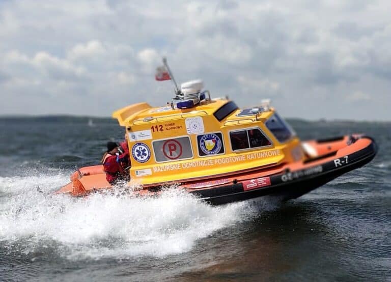 Trudne warunki na mazurskich jeziorach. Żeglarze walczyli o życie