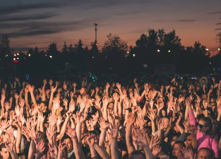 Gwiazdy disco polo w Olsztynie. Koncert na plaży CRS Ukiel