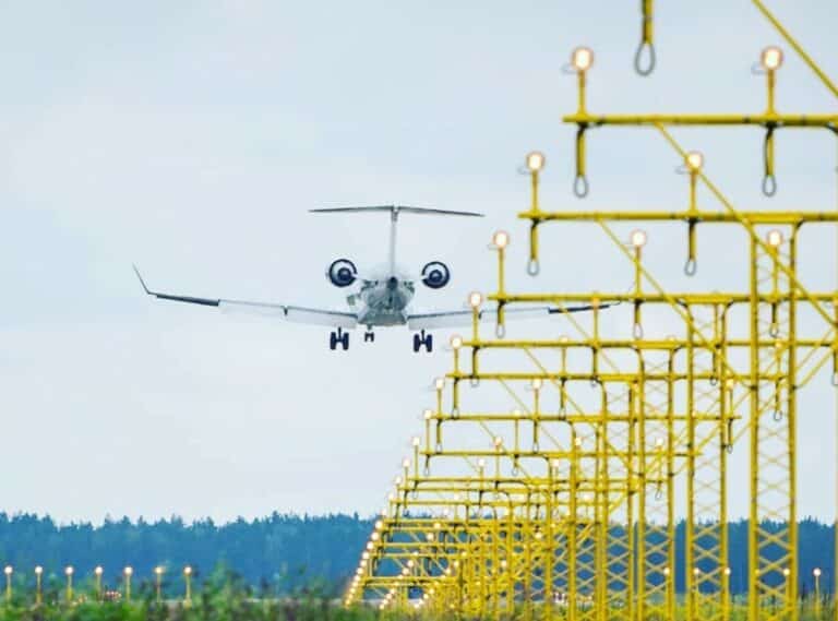 Port lotniczy w Szymanach z nowoczesnym urządzeniem do kontroli do przesyłek