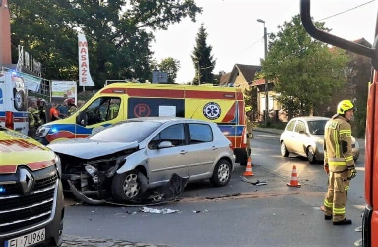 17-latka pędziła autem po ul. Bałtyckiej. Została przetransportowana do szpitala dziecięcego