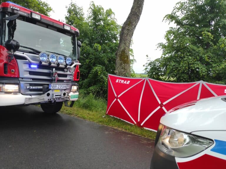 Rowerzyści dostrzegli w rowie motorower oraz martwego mężczyznę