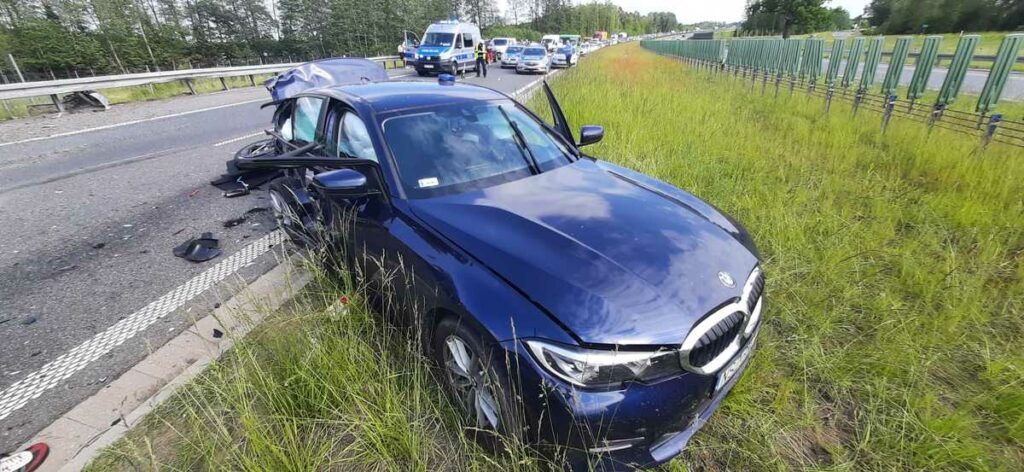 Jest nagranie wideo z wypadku nieoznakowanego radiowozu policyjnego BMW