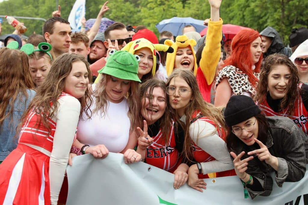 Parada Wydziałów. Przemarsz studentów z centrum Olsztyna do Kortowa