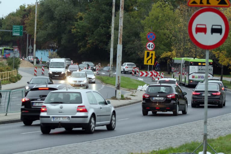 Organizacje ruchu: zmiany wzdłuż Syn&oacute;w Pułku, Wyszyńskiego i Piłsudskiego
