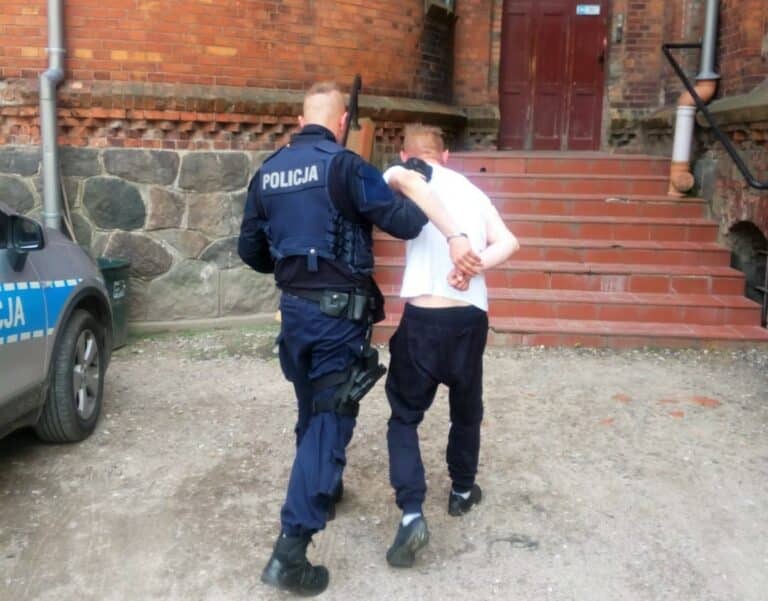 Ekspedientka w sklepie zaatakowana przez rozb&oacute;jnika